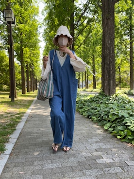 「リゾートスタイル」｜「アイテム（オールインワン・サロペット）」を使った、omai さん（レディース・163cm）の春コーディネート