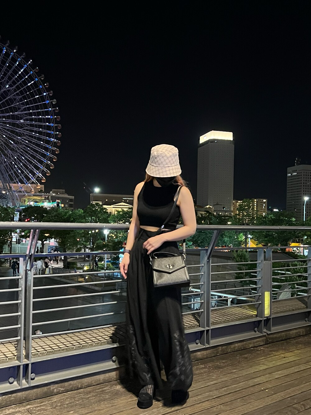 「HAREのハイウエストスソシシュウワイドパンツ(HARE)（その他パンツ、ブラック系）」を使った、Moekaさん（レディース・161cm）の秋コーディネートの1枚目の写真