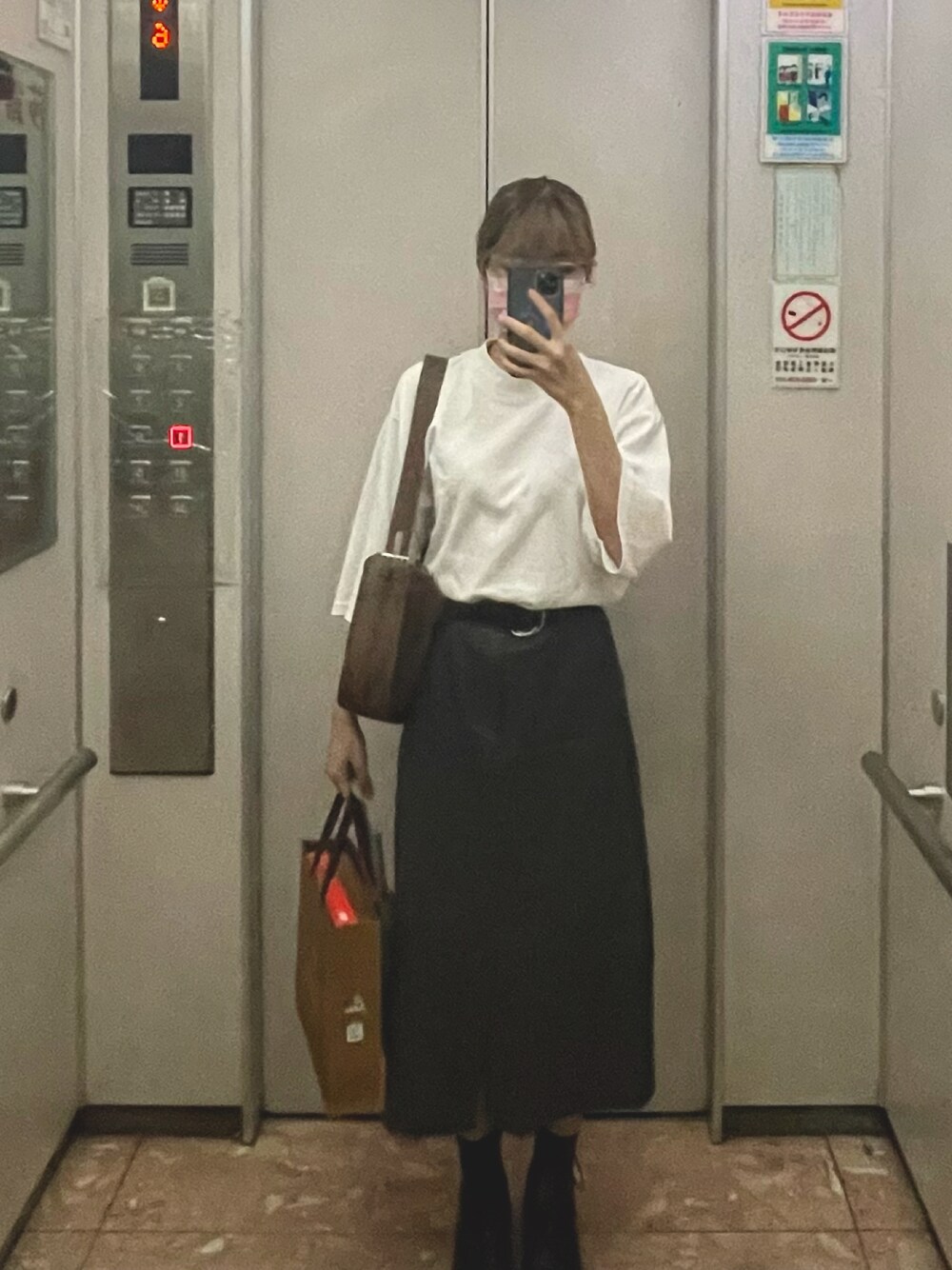 「ootd、大人コーデ、シンプル」｜「UNIQLOのM（Tシャツ/カットソー、ホワイト系）」を使った、エマさん（レディース・161cm）の秋コーディネートの1枚目の写真