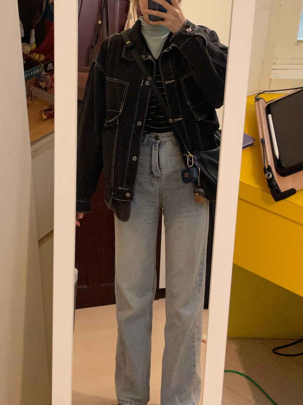 「olderthanyouのアイテム（ベスト、ブラック系）」を使った、エマさん（レディース・161cm）の冬コーディネートの1枚目の写真