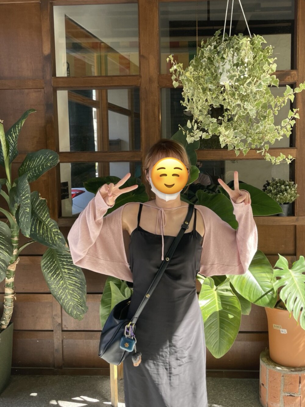 「夏コーデ、大人カジュアル」｜「ISAのアイテム（ブルゾン、ピンク系）」を使った、エマさん（レディース・161cm）の春コーディネートの1枚目の写真