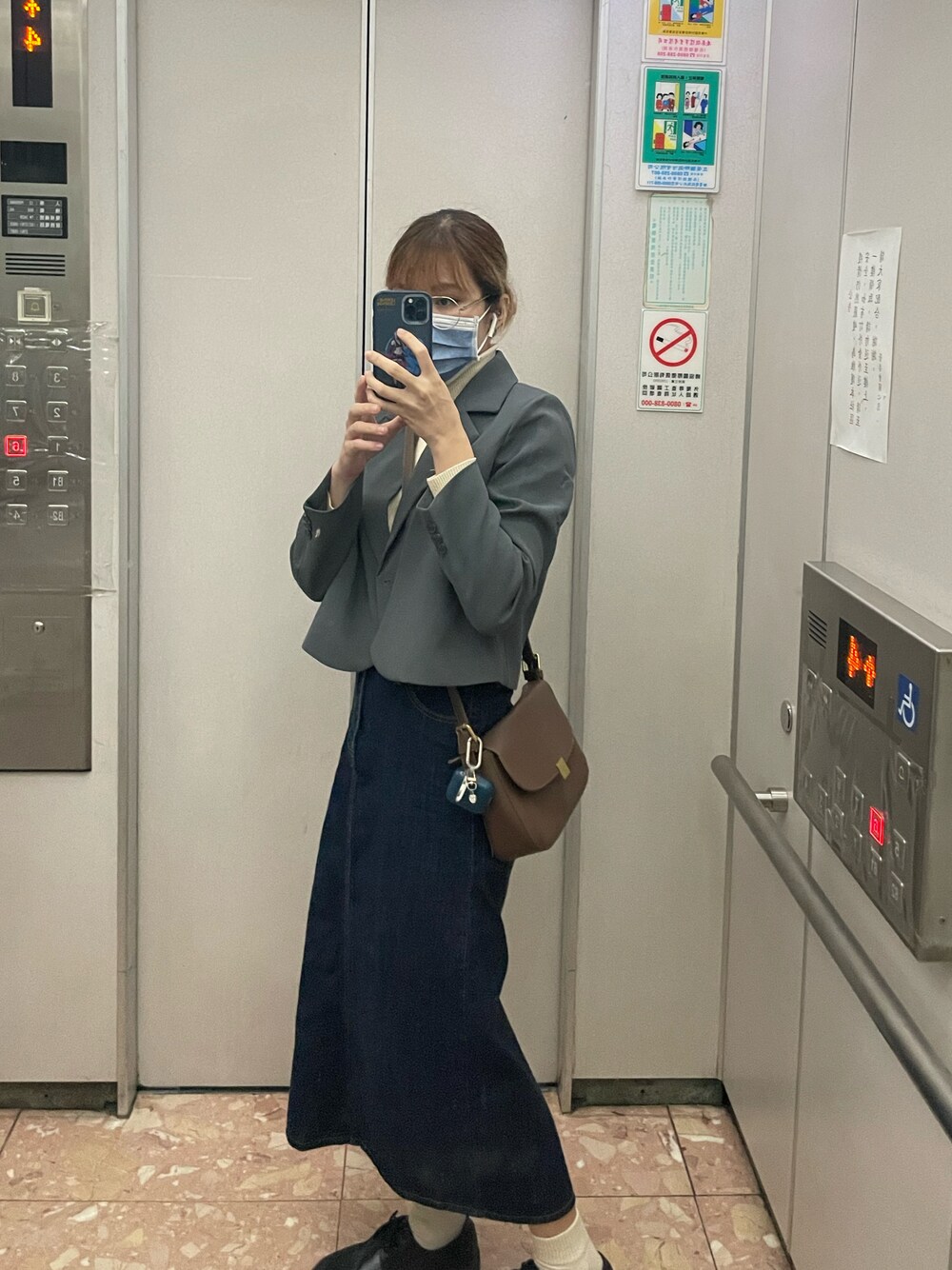 「ISAのアイテム（テーラードジャケット、グレー系）」を使った、エマさん（レディース・161cm）の冬コーディネートの1枚目の写真