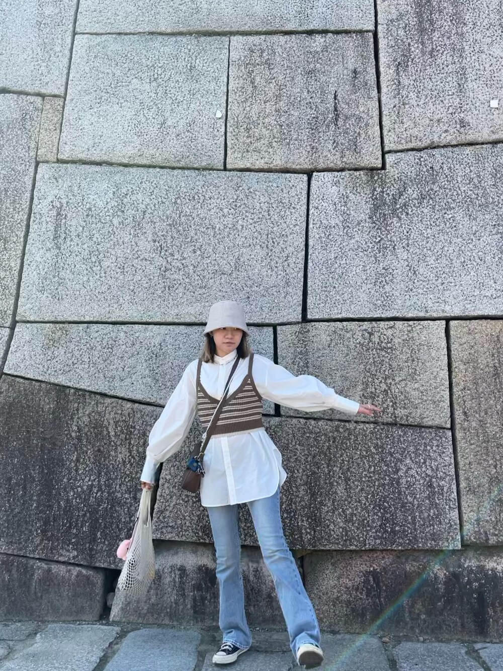 「秋服コーデ、大人かわいい」｜「SENSE OF PLACE by URBAN RESEARCHのカラーコクーンスリーブシャツ（シャツ/ブラウス、ホワイト系）」を使った、エマさん（レディース・161cm）の秋コーディネートの1枚目の写真