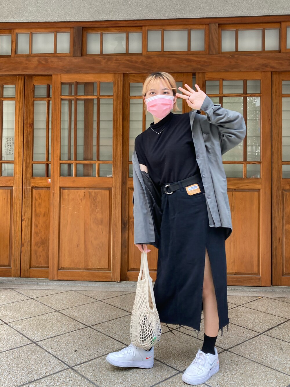 「MUJI Laboのアイテム（ハンドバッグ、ベージュ系）」を使った、エマさん（レディース・161cm）の夏コーディネートの1枚目の写真