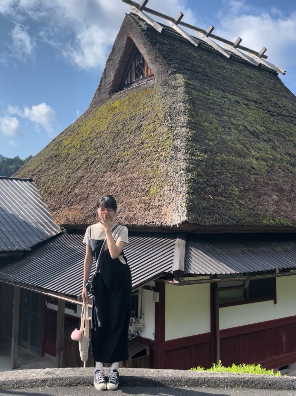 「秋服コーデ、大人かわいい」｜「GUのアイテム（Tシャツ/カットソー、ベージュ系）」を使った、エマさん（レディース・161cm）の秋コーディネートの1枚目の写真