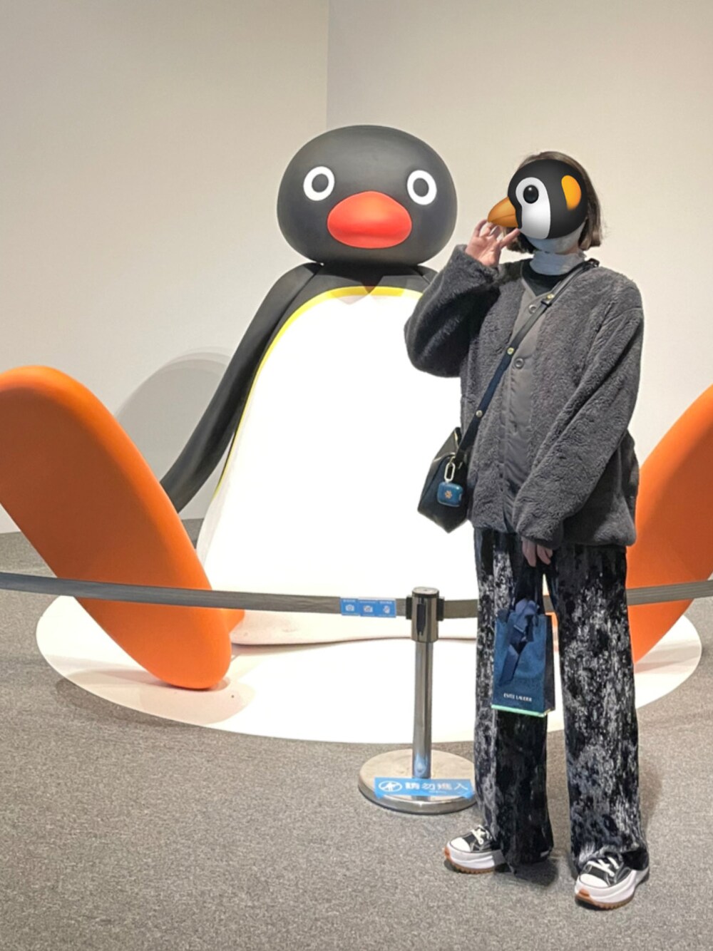 「GUのアイテム（ノーカラージャケット、ブラック系）」を使った、エマさん（レディース・161cm）の夏コーディネートの1枚目の写真