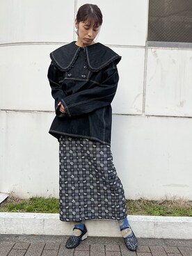 デニムビッグカラーフリルブラウスを使った人気ファッション