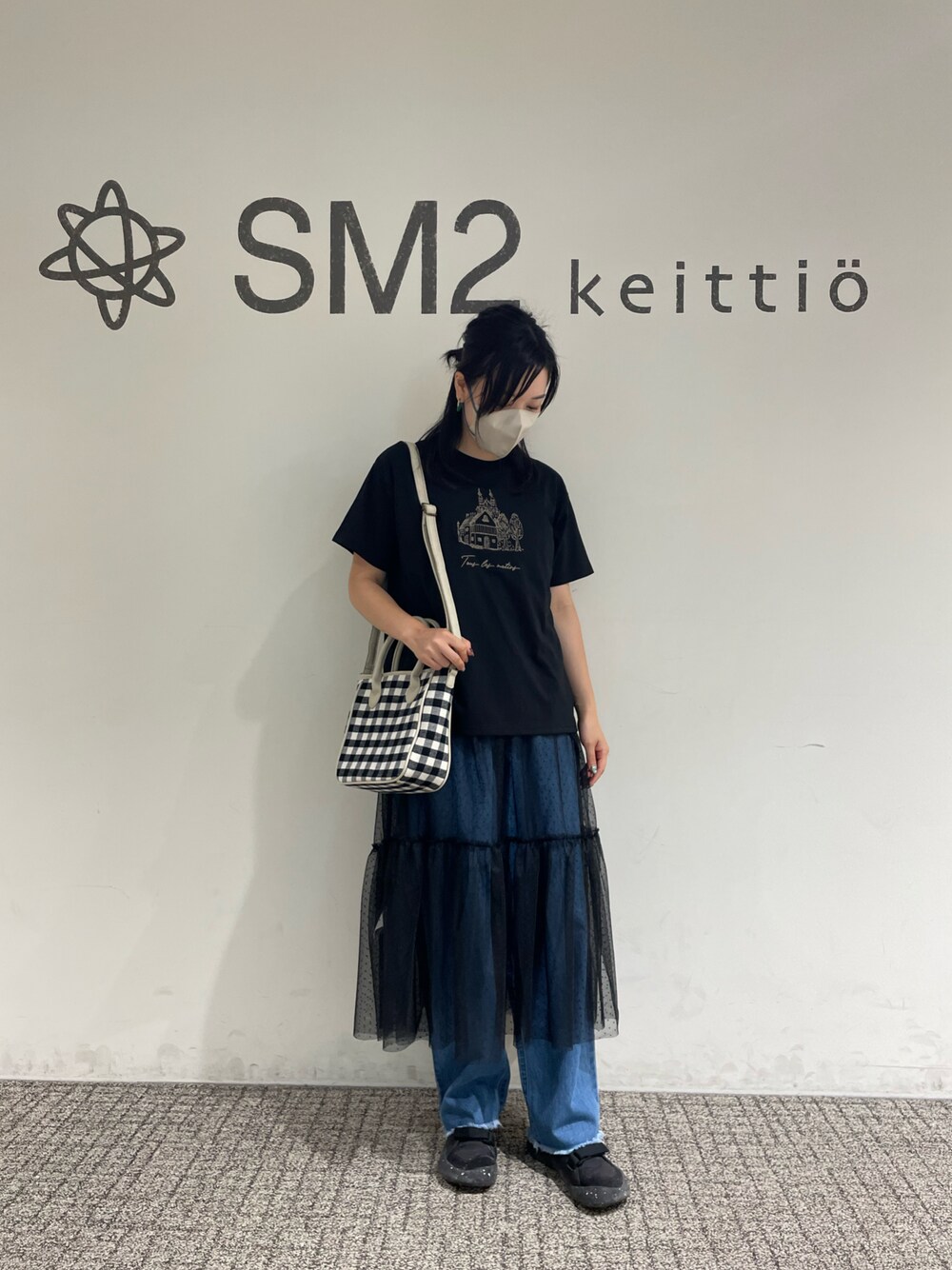 「SM2、Samansa Mos2、Samansa Mos2 blue、オトナカジュアル、レイヤードスタイル、着回しコーデ、Tシャツ、デニム」｜「CAMPERの[カンペール] PEU STADIUM / スニーカー（スニーカー、ブラック系）」を使った、sm2kbmjさん（レディース・159cm）の夏コーディネートの1枚目の写真