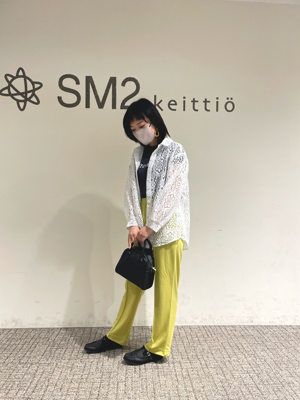 「SM2、Samansa Mos2、Samansa Mos2 blue、レース、レースブラウス、パンツコーデ」｜「Samansa Mos2 blueのアイテム（トップス、ブラック系）」を使った、sm2kbmjさん（レディース・159cm）の春コーディネートの1枚目の写真