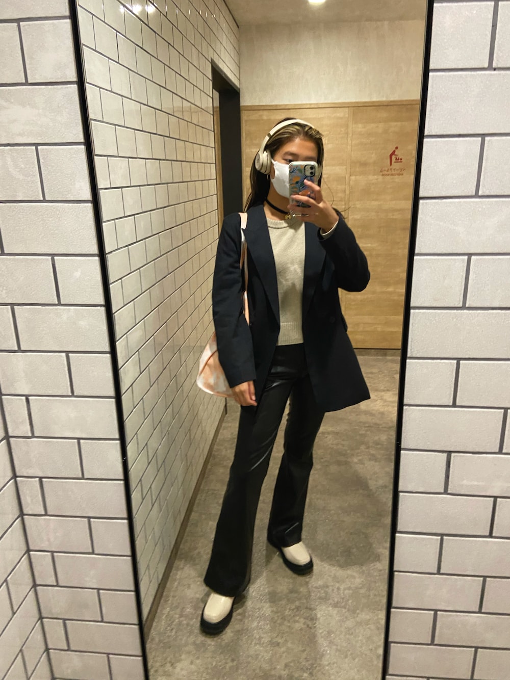 「ootd、厚底シューズ、キレイめ、お出かけコーデ、ブーツスタイル、サイドゴアブーツ、大学生」｜「H&Mのアイテム（スーツジャケット、ブラック系）」を使った、kanoa12xxさん（レディース・162cm）の秋コーディネートの1枚目の写真