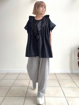 「wee9s（ウィークス）のbig collar frill half blouse / 付け襟風ビッグカラーフリルハーフブラウス（シャツ/ブラウス、ブラック系）」を使った、amichanさん（レディース・161cm）の夏コーディネート