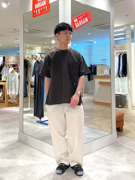 「GLOSTER（グロスター）の【布帛ライクできれい見え】麻混サイドジップTシャツ（Tシャツ/カットソー、ブラウン系）」を使った、fukagawaさん（メンズ・170cm）の夏コーディネート