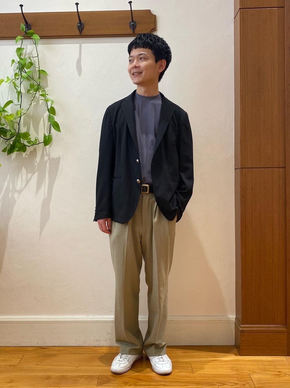 「ジャケットスタイル、ブレザー、きれいめカジュアル、オトナカジュアル、シンプルスタイル、メンズコーデ、キレイめ」｜「NOLLEY’Sの《ビジカジ対応》TRABEST ストレッチ 銀ボタン ブレザージャケット（テーラードジャケット、ブラック系）」を使った、fukagawaさん（メンズ・170cm）の夏コーディネートの1枚目の写真