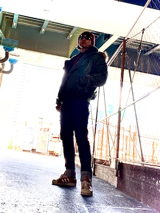 「Alpha Industries(アルファインダストリーズ)のアイテム(ミリタリージャケット)」を使った、Anthony.Tさん(メンズ・172cm)の冬コーディネート