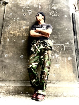 「古着のアイテム（Tシャツ/カットソー、ブラック系）」を使った、Anthony.Tさん（メンズ・172cm）の春コーディネート