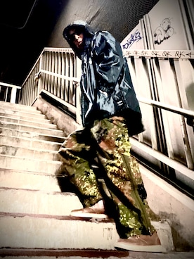 「古着のアイテム（Tシャツ/カットソー、ピンク系）」を使った、Anthony.Tさん（メンズ・172cm）の春コーディネート