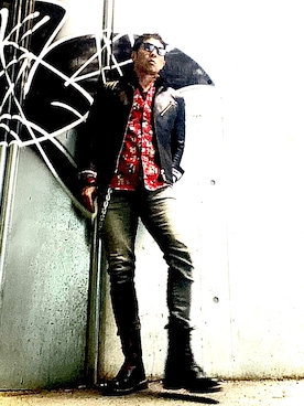 「東洋エンタープライズ（トーヨーエンタープライズ）のアイテム（シャツ/ブラウス、レッド系）」を使った、Anthony.Tさん（メンズ・172cm）の春コーディネート