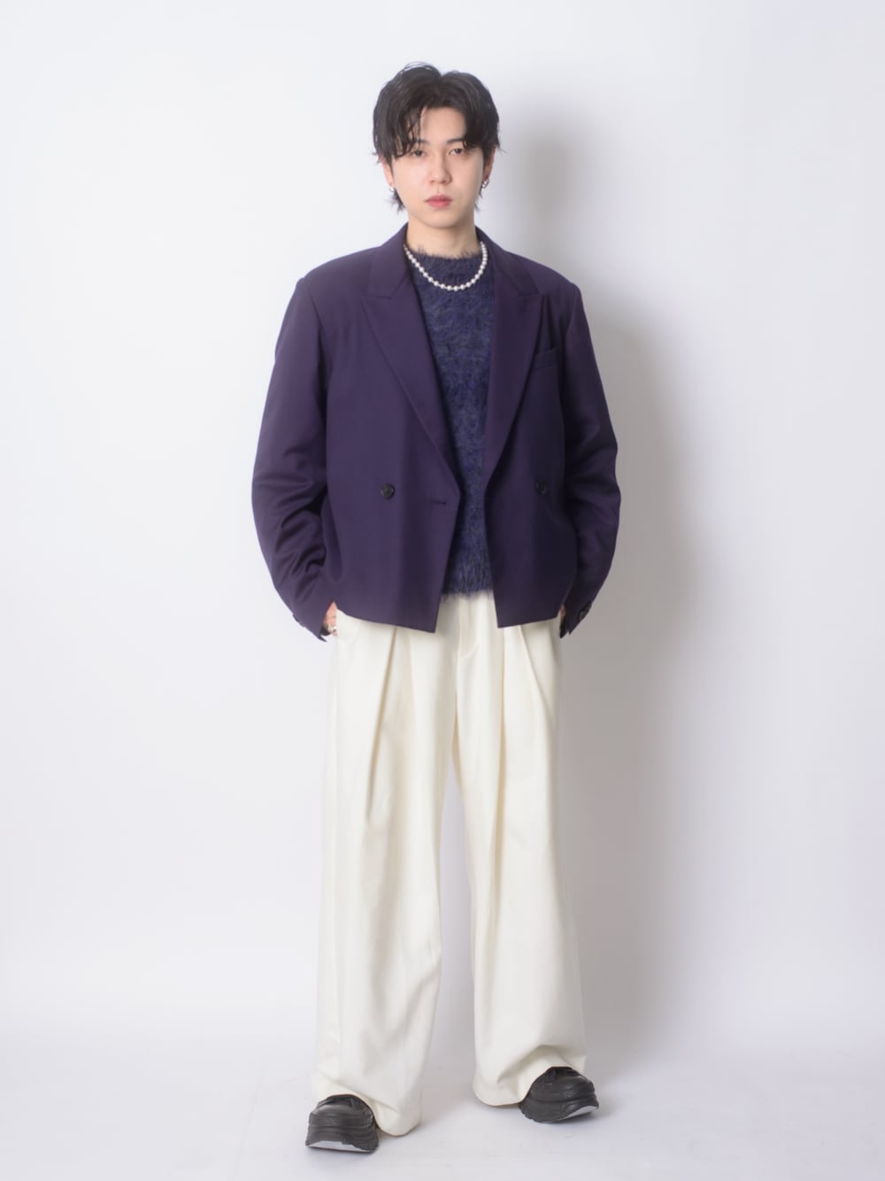 「メンズファッション、低身長コーデ、24SS春の新作、休日スタイル、お出かけコーデ、ニット、ショートジャケット、ショート丈トップス」｜「HAREのメランジシャギーニットプルオーバー(HARE)（ニット/セーター、パープル系）」を使った、昂太さん（メンズ・165cm）の冬コーディネートの1枚目の写真