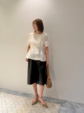 「Whim Gazette（ウィムガゼット）の【インフルエンサーコラボ】オーガンジーペプラムブラウス（Shirts、ホワイト系）」を使った、namikiさん（レディース・165cm）の春コーディネート