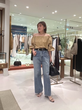 「Whim Gazette（ウィムガゼット）のタイプライターオフショルブラウス（Shirts、ベージュ系）」を使った、namikiさん（レディース・165cm）の春コーディネート