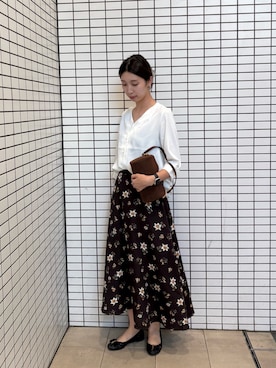 「花柄スカート」｜MANAさん（レディース・170cm）の秋コーディネート