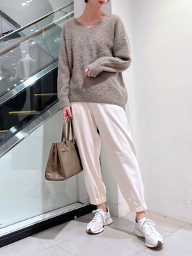 「ブラウンニット」｜「アイテム（パンツ）」を使った、MANAさん（レディース・170cm）の冬コーディネート
