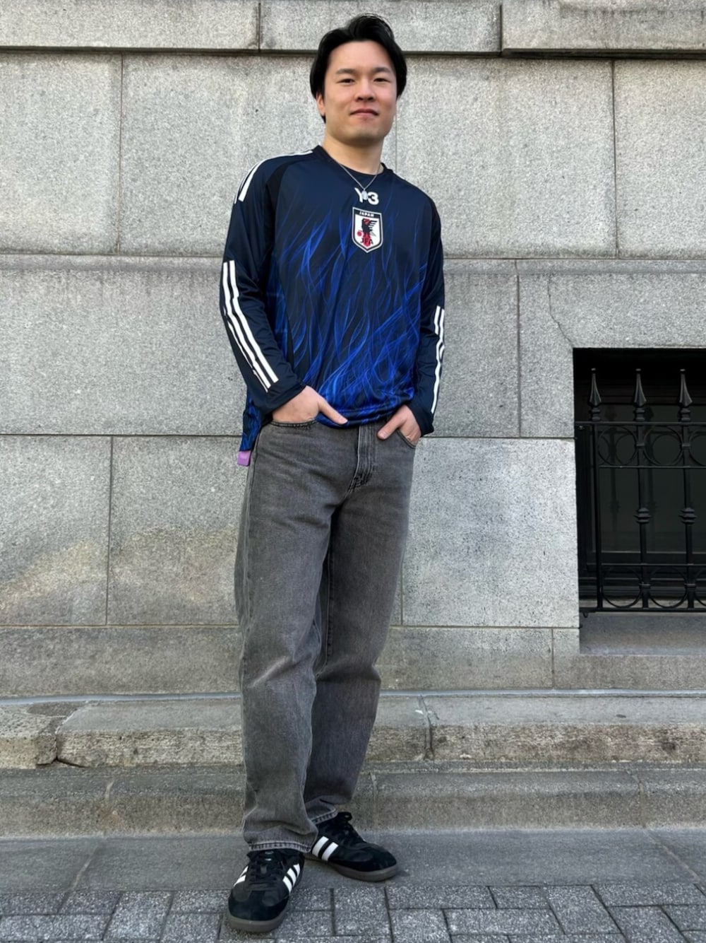 「adidas、アディダス、adidasfootball、サッカー、soccer、フットサル、football、ユニフォーム、サッカー日本代表、日本代表、JFA、samuraiblue、なでしこジャパン、Y-3、adidas×Y-3」｜「adidasのサッカー日本代表 2024 ホーム オーセンティック 長袖ユニフォーム（トップス、ブルー系）」を使った、MRさん（メンズ・177cm）の春コーディネートの1枚目の写真