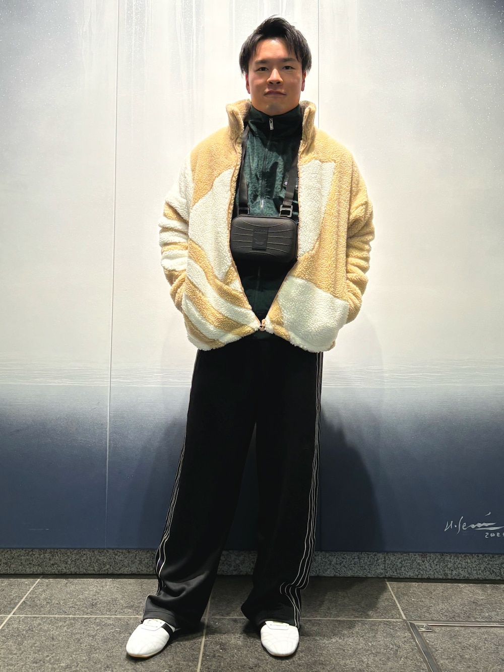 「スニーカー、アウター、adidas、アディダス、トラックパンツ、ボアジャケット、adidas originals、アディダスオリジナルス、トラックトップ、テコンドー」｜「adidasのMono トラックトップ / ジャージ / アディダスオリジナルス adidas Originals（ジャージ、グリーン系）」を使った、MRさん（メンズ・177cm）の秋コーディネートの1枚目の写真