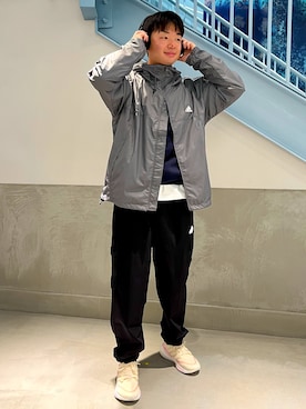 「スリーストライプス」｜「アイテム（ナイロンジャケット）」を使った、SDさん（メンズ・173cm）の春コーディネート