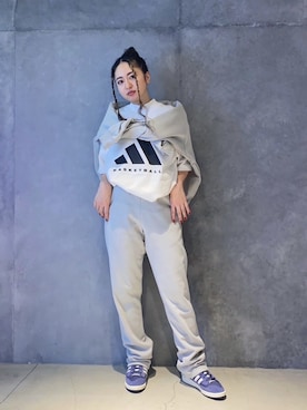 「adidas（アディダス）のアディダス バスケットボール フリースパーカー（パーカー、グレー系）」を使った、ORさん（レディース・156cm）の冬コーディネート