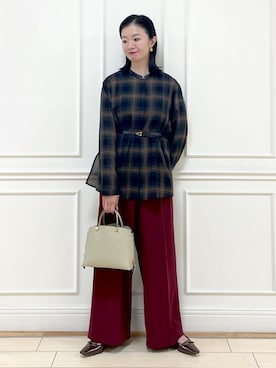 「ノーカラー」｜「アイテム（パンプス）」を使った、YUUMIさん（レディース・157cm）の秋コーディネート