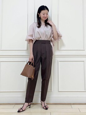 「ROPE'（ロペ）の【エディター三尋木奈保さんコラボ】前後2WAY華やぎバルーンスリーブブラウス【雑誌掲載】（シャツ/ブラウス）」を使った、YUUMIさん（レディース・157cm）の春コーディネート
