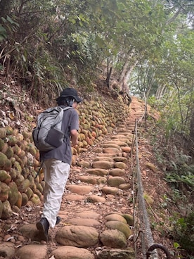 「アイテム（バックパック/リュック、グレー系）」を使った、どすえさん（レディース・157cm）の秋コーディネート