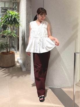 「NATURAL BEAUTY BASIC(ナチュラルビューティーベーシック)のVネックティアードブラウス(シャツ/ブラウス、ホワイト系)」を使った、mariさん(レディース・155cm)の夏コーディネート