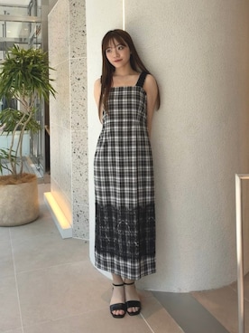 「NATURAL BEAUTY BASIC(ナチュラルビューティーベーシック)のチェックフリルショルダーワンピース(ワンピース、ブラック系)」を使った、mariさん(レディース・155cm)の夏コーディネート