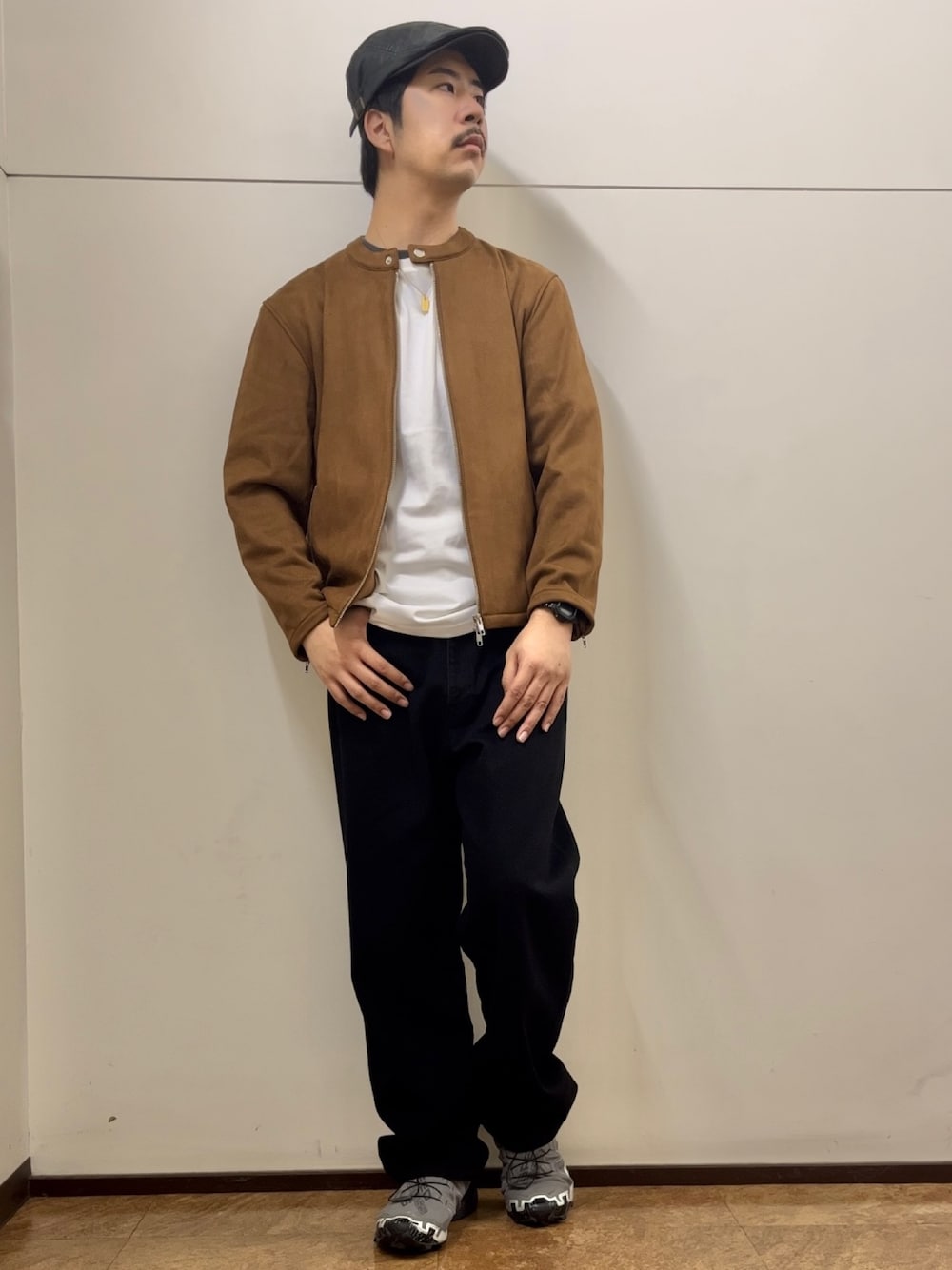 「ITEMS URBANRESEARCHの裏フリース F.S. シングル ライダース（ライダースジャケット、ブラウン系）」を使った、倉見　優良さん（メンズ・175cm）の秋コーディネートの1枚目の写真