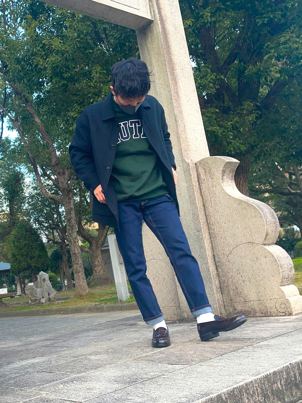 「大人コーデ、休日スタイル、シンプル、スウェット、デニム、革靴、ジャケット、ootd、いいね、save、フォローお願いします🤑、ラクチンコーデ、黒、グリーン、プチプラコーデ、UNIQLO、オーバーサイズ」｜「GramicciのMt Design 3776xGRAMICCI　別注デニムMountain Pants（デニムパンツ、ブルー系）」を使った、bashaaaaan［相互フォロー］ さん（メンズ・171cm）の冬コーディネートの1枚目の写真