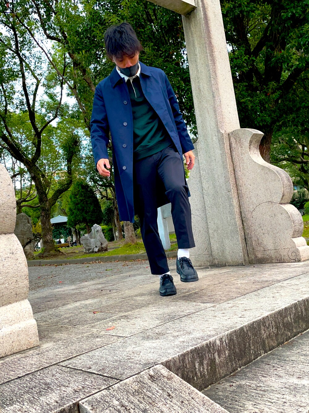 「おしゃれさんと繋がりたい、オトナカジュアル、コート、プチプラ、ロングコート、ニット、緑、革靴、UNIQLO、ZARA、スウェット、休日スタイル、ジャケット」｜「UNIQLOのEZYアンクルパンツ（ウールライク・丈標準65～71cm）（その他パンツ、ブラック系）」を使った、bashaaaaan［相互フォロー］ さん（メンズ・171cm）の秋コーディネートの1枚目の写真
