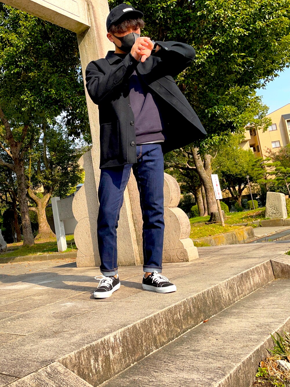 「ジャケット、デニム、VANS、UNIQLO、大人カジュアル、プチプラ、スウエット、大人コーデ、きれいめカジュアル、着回しコーデ、+J、秋冬コーデ、おしゃれさんと繋がりたい、いいね、save、フォローお願いします🤑」｜「VANSの【VANS / ヴァンズ】AUTHENTIC(オーセンティック) 44 DX BK（スニーカー、ブラック系）」を使った、bashaaaaan［相互フォロー］ さん（メンズ・171cm）の秋コーディネートの1枚目の写真