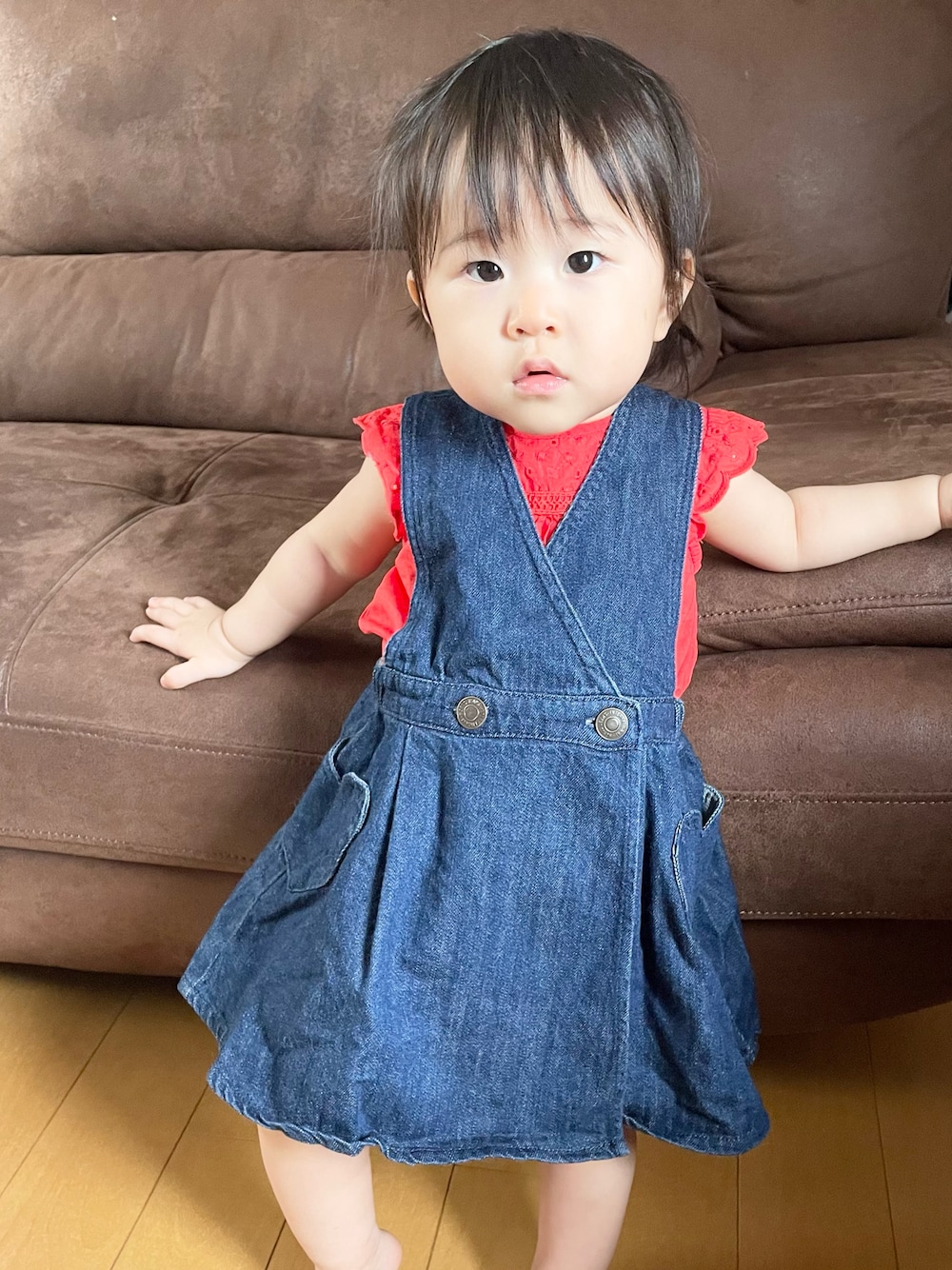 「キッズコーデ、おんなのこ、マリオ、ビタミンカラー、デニム、ジャンバースカート、アプレレクール」｜「H&Mのアイテム（Tシャツ/カットソー、レッド系）」を使った、・.＊Hazyu＊.・さん（キッズ・70cm）の夏コーディネートの1枚目の写真