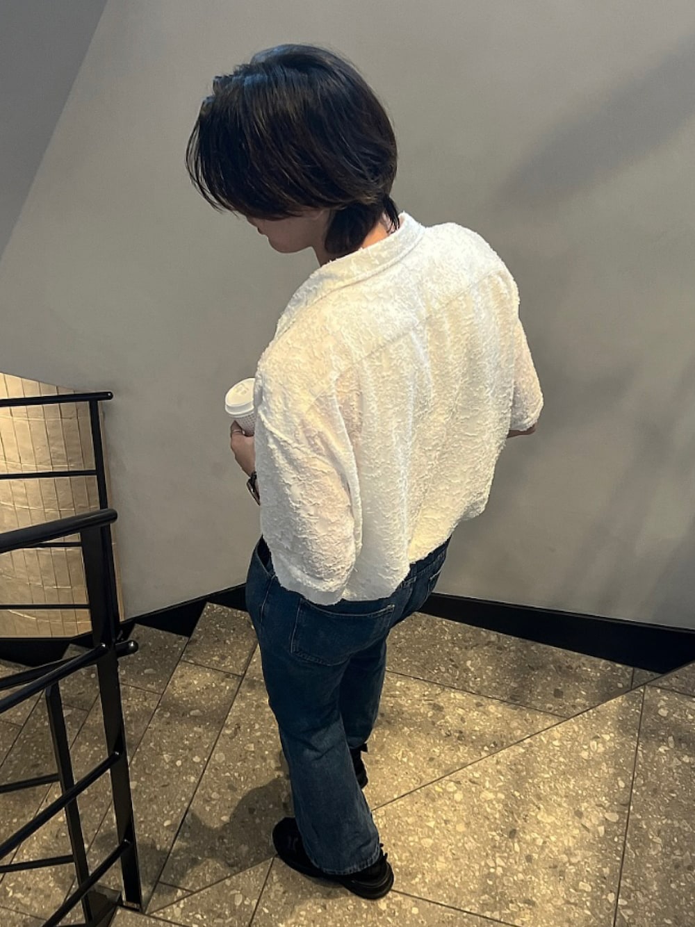 「カジュアル、スラックス、ootd、おしゃれさんと繋がりたい、夏、韓国ファッション、夏コーデ、大人カジュアル、休日コーデ」｜「Ressacaのデザインシーム切替 フレアブーツカットウォッシュデニムパンツ（デニムパンツ、ブルー系）」を使った、tomacruiseさん（メンズ・183cm）の秋コーディネートの1枚目の写真