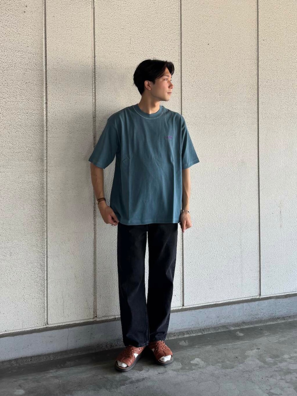 「l.l.bean、levi’s、一枚で決まるtシャツ」｜「Levi'sのLEVI’S　565 97 LOOSE STRAIGHT（デニムパンツ、ブラック系）」を使った、ゆうすけさん（メンズ・180cm）の夏コーディネートの1枚目の写真