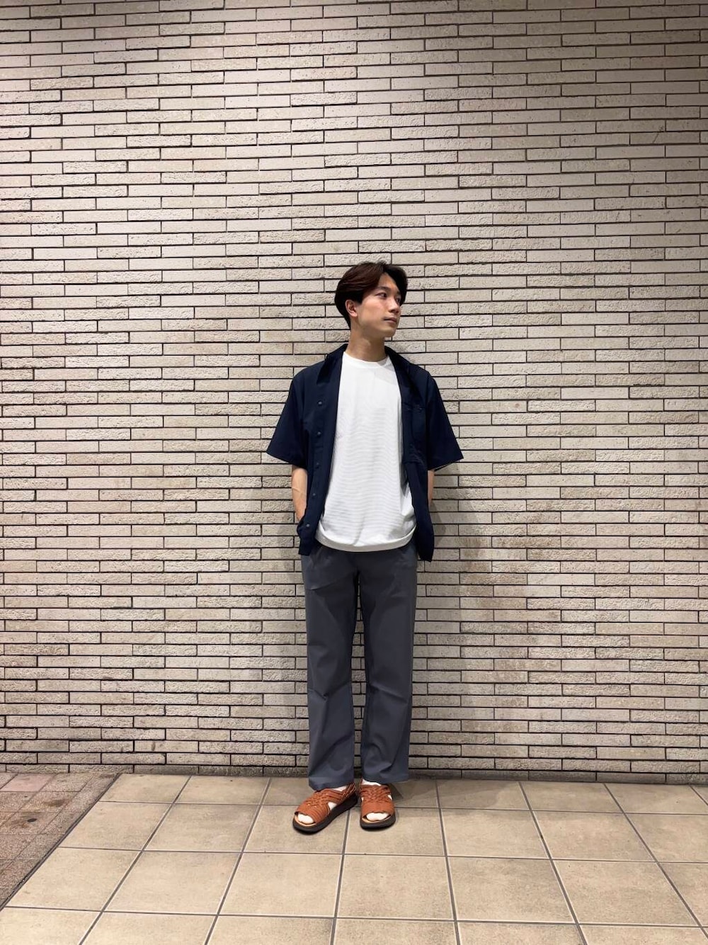 「機能性素材、夏カラーコーデ」｜「URBAN RESEARCH DOORSの『Sサイズ/WEB限定』『吸水速乾/接触冷感/イージーケア』クイックドライ ショートスリーブTシャツ（Tシャツ/カットソー、ホワイト系）」を使った、ゆうすけさん（メンズ・180cm）の夏コーディネートの1枚目の写真