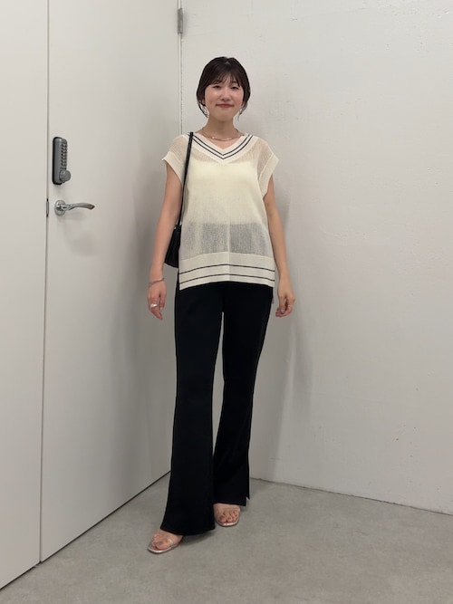 【新品未使用】COLLAGEコラージュ レディース服カジュアルパンツベロアパンツ クラッシュベロア刺繍パンツ/カセット服 | COLLAGE