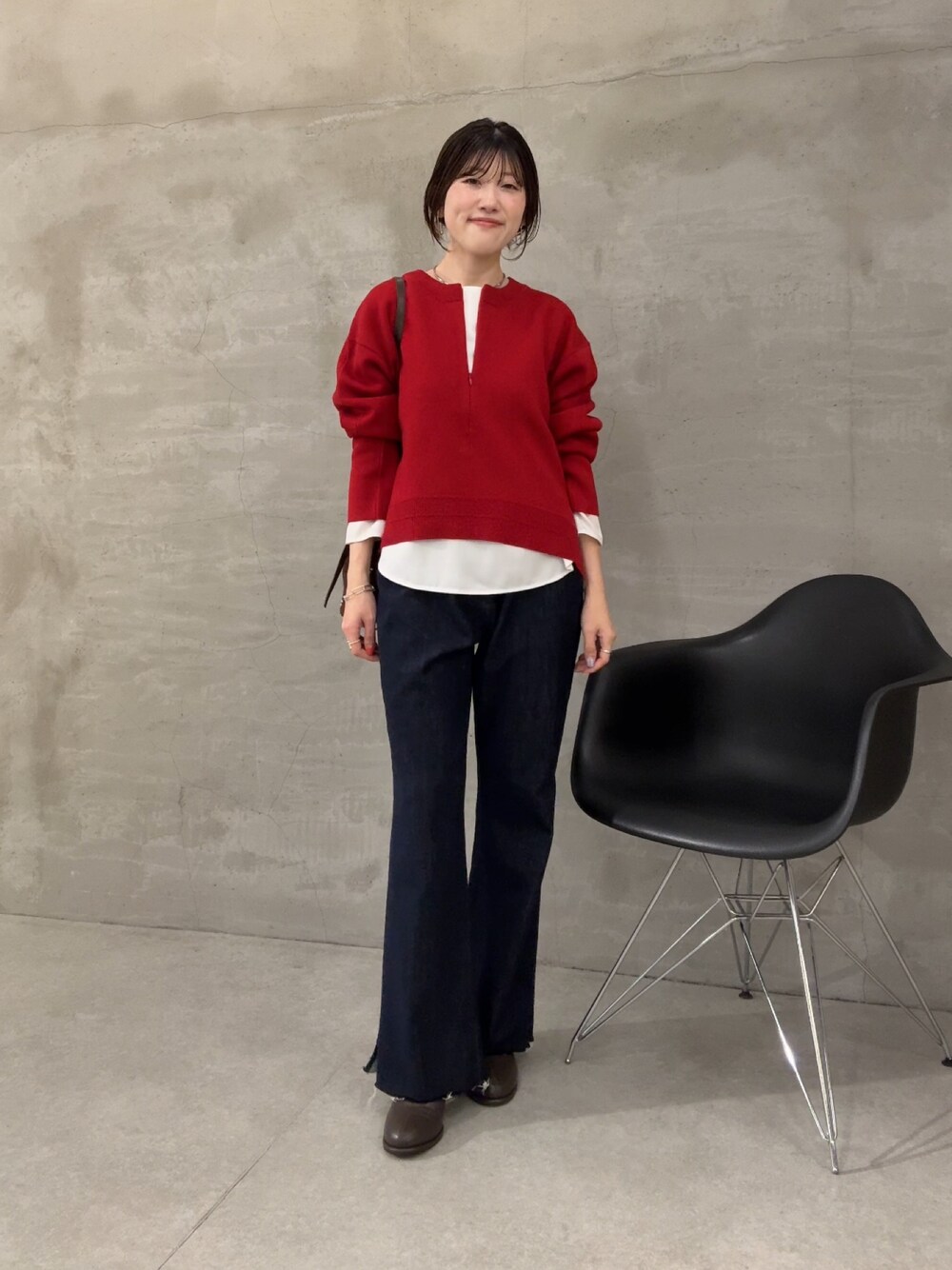 スウェットライクラウンドヘムニットを使った人気ファッション 