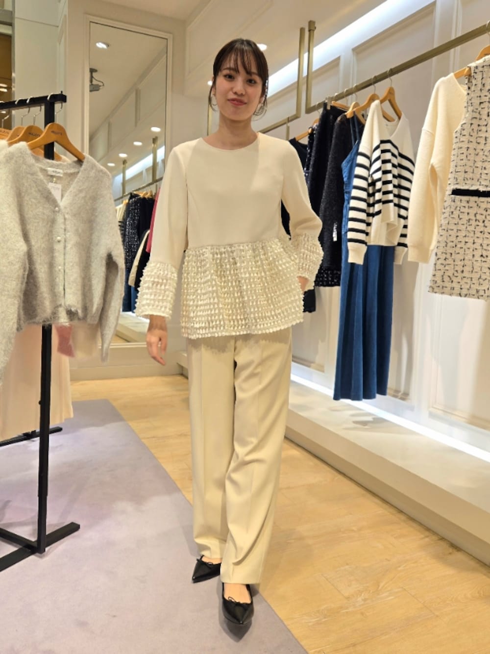 「大人コーデ、骨格ウェーブ、タックワイドパンツ、華やかコーデ、お呼ばれスタイル、ジャガード」｜「NOLLEY’S Sophiのウォッシャブルダンボール×リボンジャガードプルオーバーカットソー（Tシャツ/カットソー、ホワイト系）」を使った、もーりーさん（レディース・164cm）の冬コーディネートの1枚目の写真