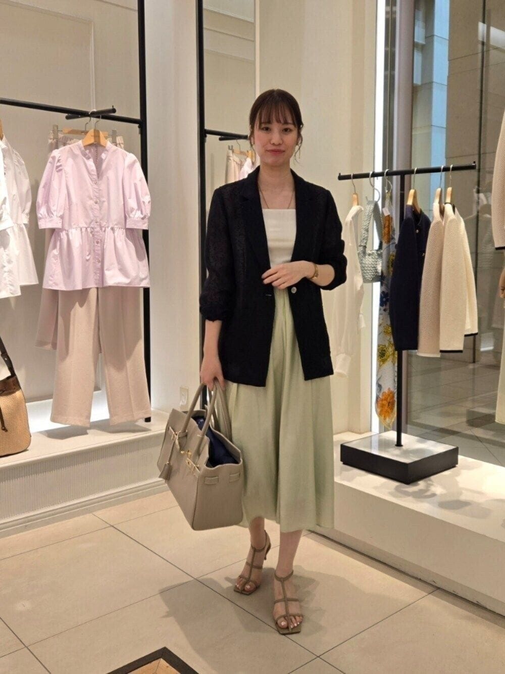 「セットアップ、初夏コーデ、大人かわいい、春服コーデ、キレイめ、オトナ女子、スカートスタイル、シアーシャツ」｜「NOLLEY’S Sophiのフラッグカラミテーラードジャケット（テーラードジャケット、ブラック系）」を使った、もーりーさん（レディース・164cm）の春コーディネートの1枚目の写真