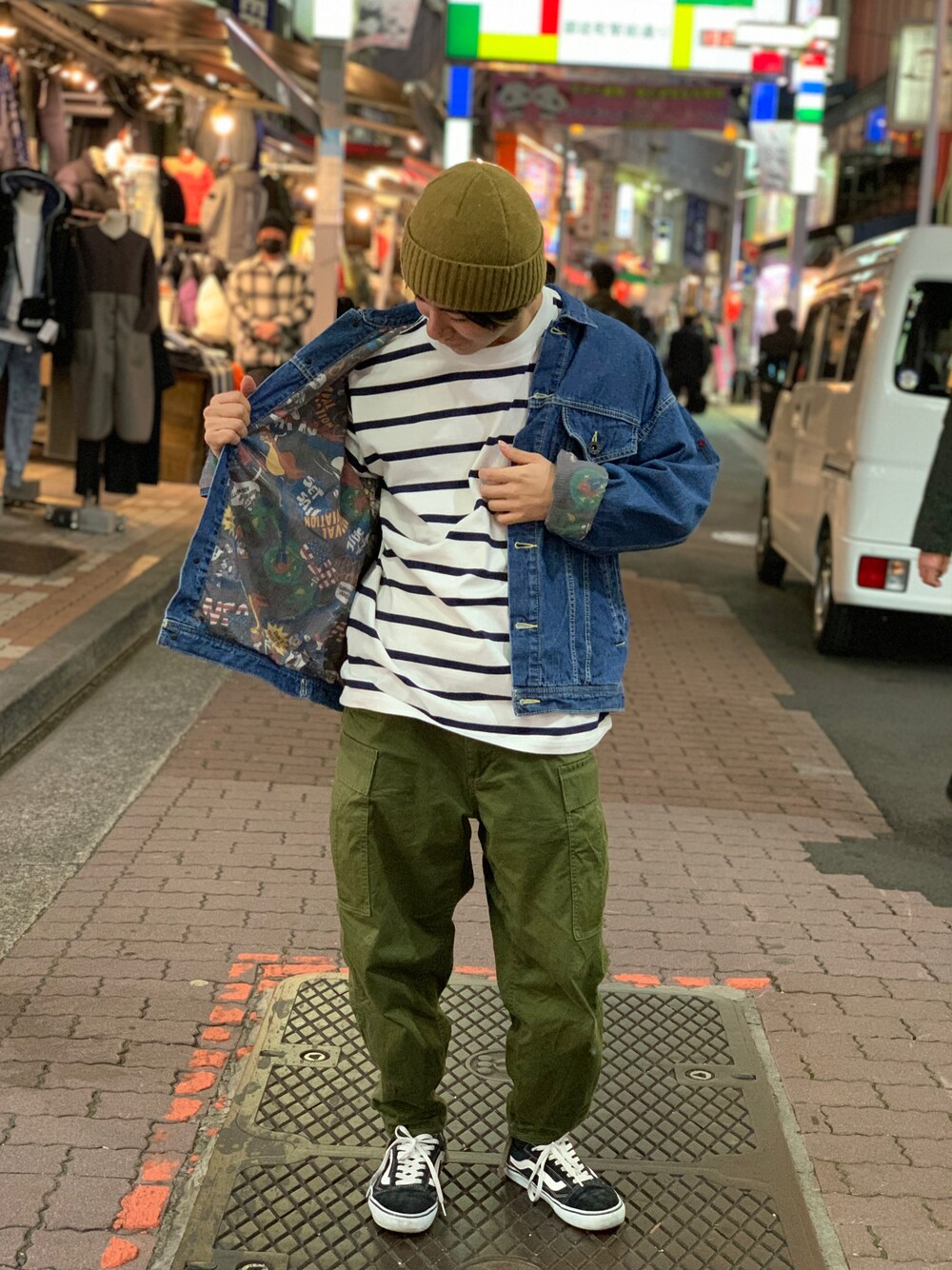 「AVIREX、大人カジュアル、デニム、デニムジャケット、ストライプ、春、カーキ、カーキパンツ、ジャケット、ファッションの力を信じよう」｜「AVIREXのネイバル パッチ ロングスリーブ Tシャツ / NAVAL PATCH LONG SLEEVE T-SHIRT / アヴィレックス / AVIREX（Tシャツ/カットソー、その他）」を使った、INOUEさん（メンズ・164cm）の冬コーディネートの1枚目の写真