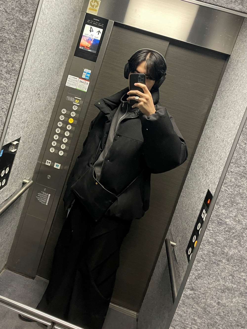 「リドム、CLEL、SENNHEISER」｜「LIDNMのWOOL DOBBY PUFFER（ダウンジャケット/コート、ブラック系）」を使った、mich-yさん（骨格ナチュラル・メンズ・184cm）の春コーディネートの1枚目の写真