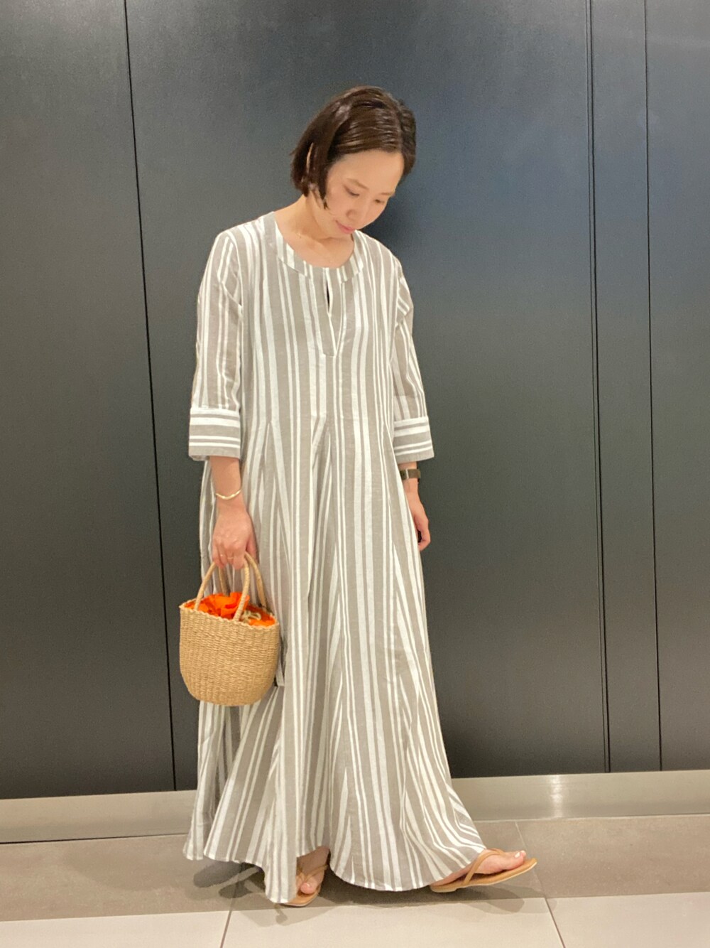 「夏コーデ、シンプルコーデ、オトナカジュアル、リラックス、ワンピース」｜「URBAN RESEARCH DOORSのコットンリネンクレープワンピース（ワンピース、その他）」を使った、mtyk1020さん（レディース・159cm）の夏コーディネートの1枚目の写真